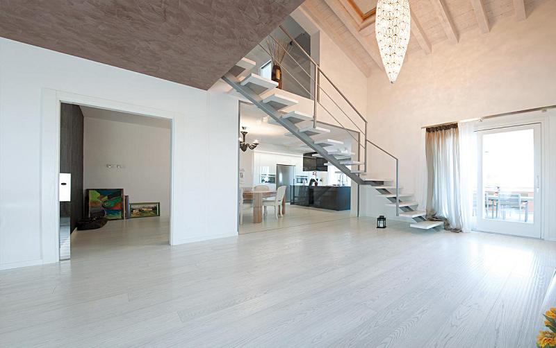 得高實木復(fù)合地板，讓家成為真正滋養(yǎng)身心的綠洲 圖片2